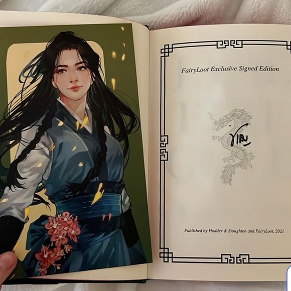 Jade Fire Gold (Signed Fairyloot Edition) - Picture 3 of 9